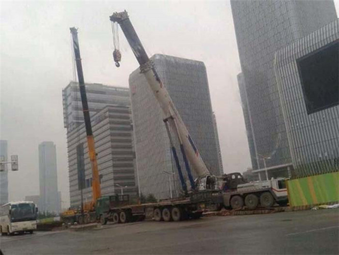 石家庄市“自动找平”—— 吊车的 “平地神器” 技术