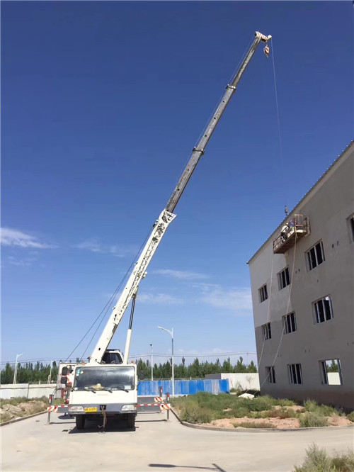 石家庄市“轻装强干”—— 吊车的 “轻量化臂架” 技术